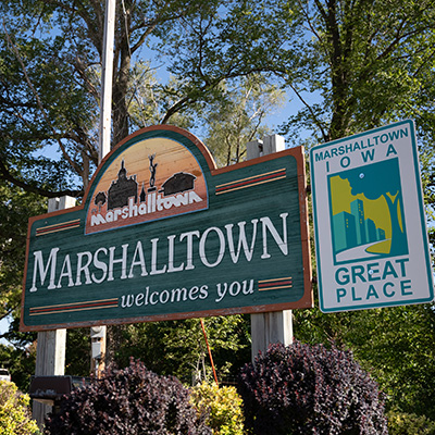 A sign that says Welcome to Marshalltown