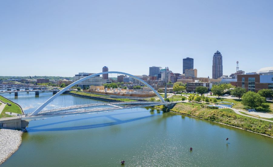 skyline and bridge in Downtown Des Moines